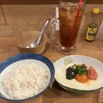 牛タンとクリスピー餃子 ひまわり - 「こだわり麦飯　茶碗」(税込250円)に「全部のせ」(税込450円)