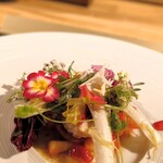 クッチーナ - 華やかな サワラのサラダ。先のMALFYとも相性最高♡