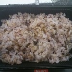 とんかつ 濵かつ - 「盛り合わせかつ定食」（１０１８円）の雑穀米です。