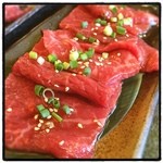 食彩和牛しげ吉 - A5和牛雌のモモ。柔らかく味も濃厚。並のロースでこのレベル。相変わらず素晴らしいです