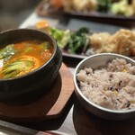 タッカンマリ＆ダッカルビ専門店 ハルハンマリ - 