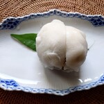 覚王山フルーツ大福 弁才天 - 糸で　下から切りました