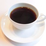 ル・ジュー・ドゥ・ラシエット  - ランチ7皿コース 5040円 のコーヒー