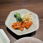 焼肉 あざす - 特製ナムルと特製キムチ。美味し。