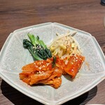 焼肉 あざす - 特製ナムルと特製キムチ。美味し。