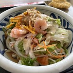 讃岐うどんの心 つるさく - 料理写真:小海老のサラダうどん