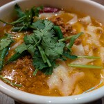 西安刀削麺酒楼 - ・麻辣刀削麺(中) 980円