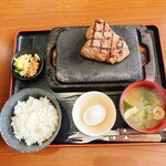 感動の肉と米 - 料理写真:お店一推しの，ロースステーキセットです。