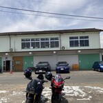 肉と米 - 2階が店内、外からだとアレだが中から見ると良い景色