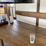 肉と米 - まだまだ新しい店内