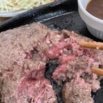 肉と米 - このくらい赤い方が美味いんですね
