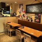 KCB CURRY - 店内は如何にもな居酒屋風。