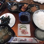 Sushi Tengu - 舟盛りに、これだけの　副菜も付いて１０８０円でした(@_@)