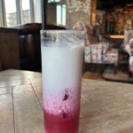 刈谷 肉割烹 門 - ホワイトミルク&クランベリー（モクテル）