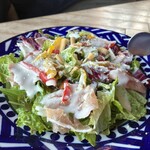 刈谷 肉割烹 門 - 温泉卵と生ハムのシーザーサラダ