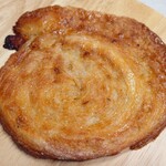 I WORKS BAKERY - シナモンチーズのクイニーアマン