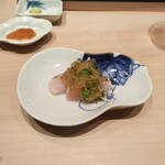 すし 良月 - のどぐろ、煮凝りとかじわ農園カイワレ入り