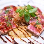 三本木商店 - 料理写真:2025.6 本マグロの藁焼きタタキと焼き茄子のピューレ（1,900円）
