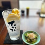 酒膳てんてこまい - ◯お通し¥ask…ほうれん草、エノキ、お揚げのお浸し。
繊細に削られたかつお節がお上品に乗せられ…
優しいお出汁の味がしみて、美味しいお浸しです(*´ー｀*)