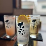 酒膳てんてこまい - ◇信州マルスウィスキーハイボール¥600×2

◇生レモンサワー¥600
…こちらは私。
レモン果汁を感じる、美味しいレモンサワーです(๑˃̵ᴗ˂̵)

◇生搾りグレープフルーツサワー¥800…親友