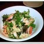 ビストロ カンパーニュ - ぷりぷり海老とアボカドのサラダ