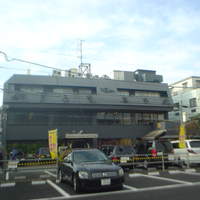 とんかつ まい泉 青山本店 - 向かいの駐車場から見た建物正面