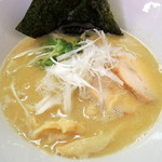 ラーメン九頭龍 - 2014年8月18日(月)　鶏白湯そば(800円)　アップ