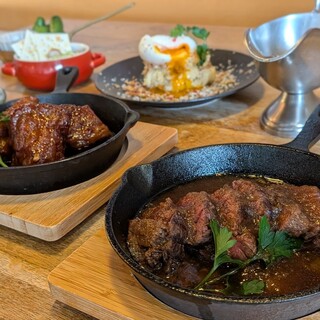 夜は「酒場路のカフェ」オススメは「熱々」メニュー☆