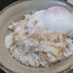 ゆで太郎 もつ次郎 - リニューアルされて月見芋ミニ丼とそばのセット。