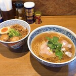 寿製麺 よしかわ - 煮干しそば白醤油と気まぐれ丼