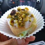 Gourmet Guam - プチシュー（ピスタチオ）$2