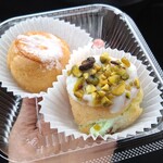 Gourmet Guam - プチシュー（バニラ、ピスタチオ）$2