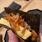 鮨 こん藤 - 玉子焼きと桜海老素揚げの手巻き　◎