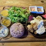 303218160 - 若鶏の唐揚げ 自家製タルタルソース添え
