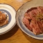 Yakiniku hayama koube sandagyuu - ホルモン盛り合わせ1080円　並カルビ972円２人前　並で十分美味い