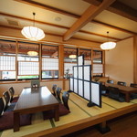 味蔵　月あかり - 1階小上がり　6席のテーブルが２つあります。ゆっくりされたいお子様連れのお客様にお勧めです。