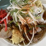 麺処 盛盛 - 肉そば＋タマネギ＋すり下ろし生姜＋ベニー（紅生姜）＋一味をズームズーム