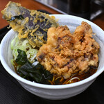 みのがさ - なす天そば＠税込530円＋げそ天＠税込200円