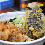 みのがさ - なす天そば＠税込530円＋げそ天＠税込200円