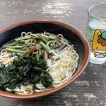 至仏山荘 - 『山菜そば』(900円)とぐんまちゃんのコップかわいい。
