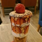 神楽坂 ココチーノ - 苺のブリュレパフェ