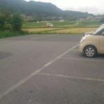 まるよ 西条店 - 裏の駐車場　結構広い