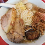 ラーメン二郎 - ラーメン半分＋ショウガ半分＋炙崩