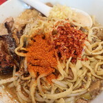ラーメン二郎 - 一味＆粗挽き唐辛子投下～♪