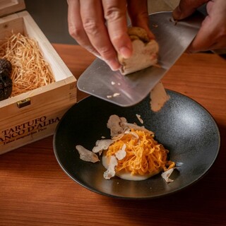 料理はシェフおまかせコース。どれもワインとの相性抜群