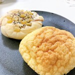 Manabu-no - 料理写真:特製めろんぱん＆さつまいもと豆のパン