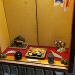 鮨処 匠 - 入口脇ディスプレイ
