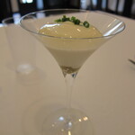 龍圓 - エスプーマのピータン豆腐