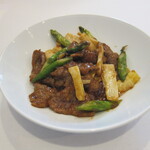 龍圓 - 和牛【那須、黒毛等】もも肉、季節野菜の炒めもの