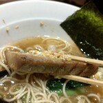 303248645 - 分厚いチャーシュー。繊維に逆らって噛みついても切れる柔らかさ